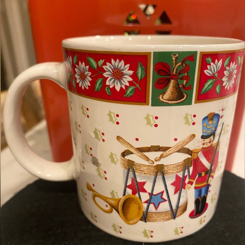 Charlton Hall vintage Christmas coffee mug/cup. 12 ounces. Excellent condition.